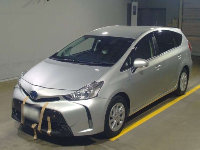 367 Toyota Prius alpha ZVW40W 2016 г. (TAA Yokohama)